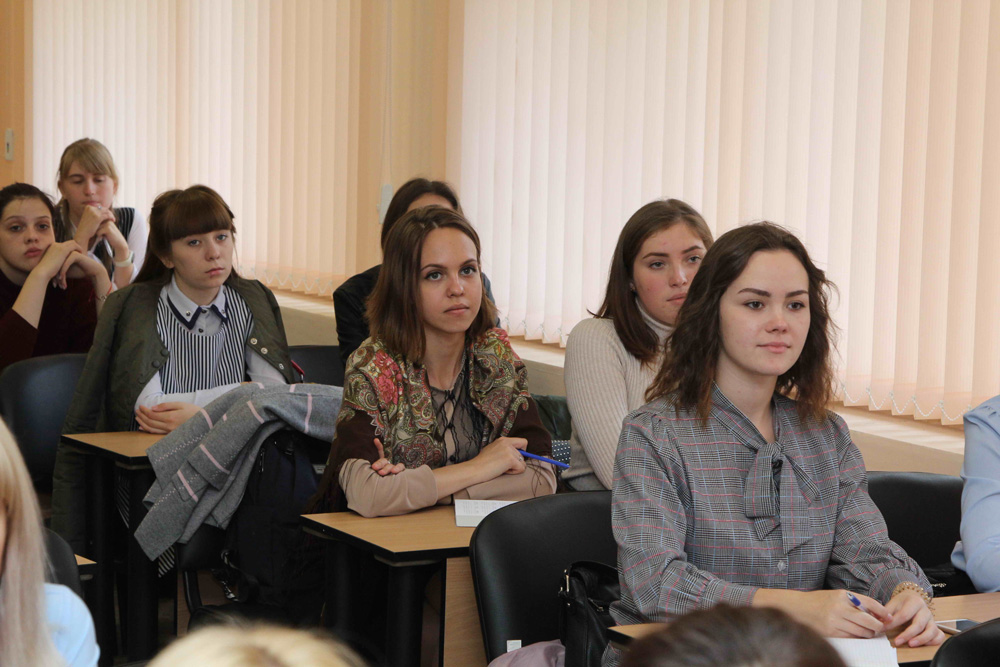 Молодые, красивые, с горящими глазами: начинающие учителя и воспитатели детсадов встретились с вице-мэром Каменска. О чем говорили?