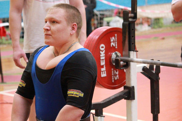 Пауэрлифтеры из Каменска-Уральского успешно выступили на Чемпионате УрФО, завоевав путевки на соревнования, кто в Бердск, кто в Кемерово