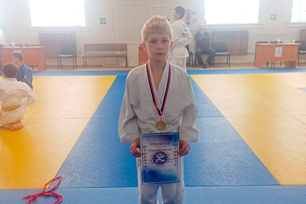 Каменские ребята-дзюдоисты из клуба «Мужество» вернулись из Камышлова с победой — правда, награждения не было из-за коронавируса