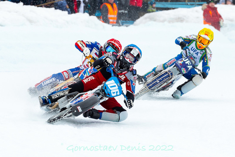 Мотогонщики ЦТВС привезли с элитного Чемпионата России в Кировской области серебро, а в Сибири сноубайкер завоевал золотую медаль!