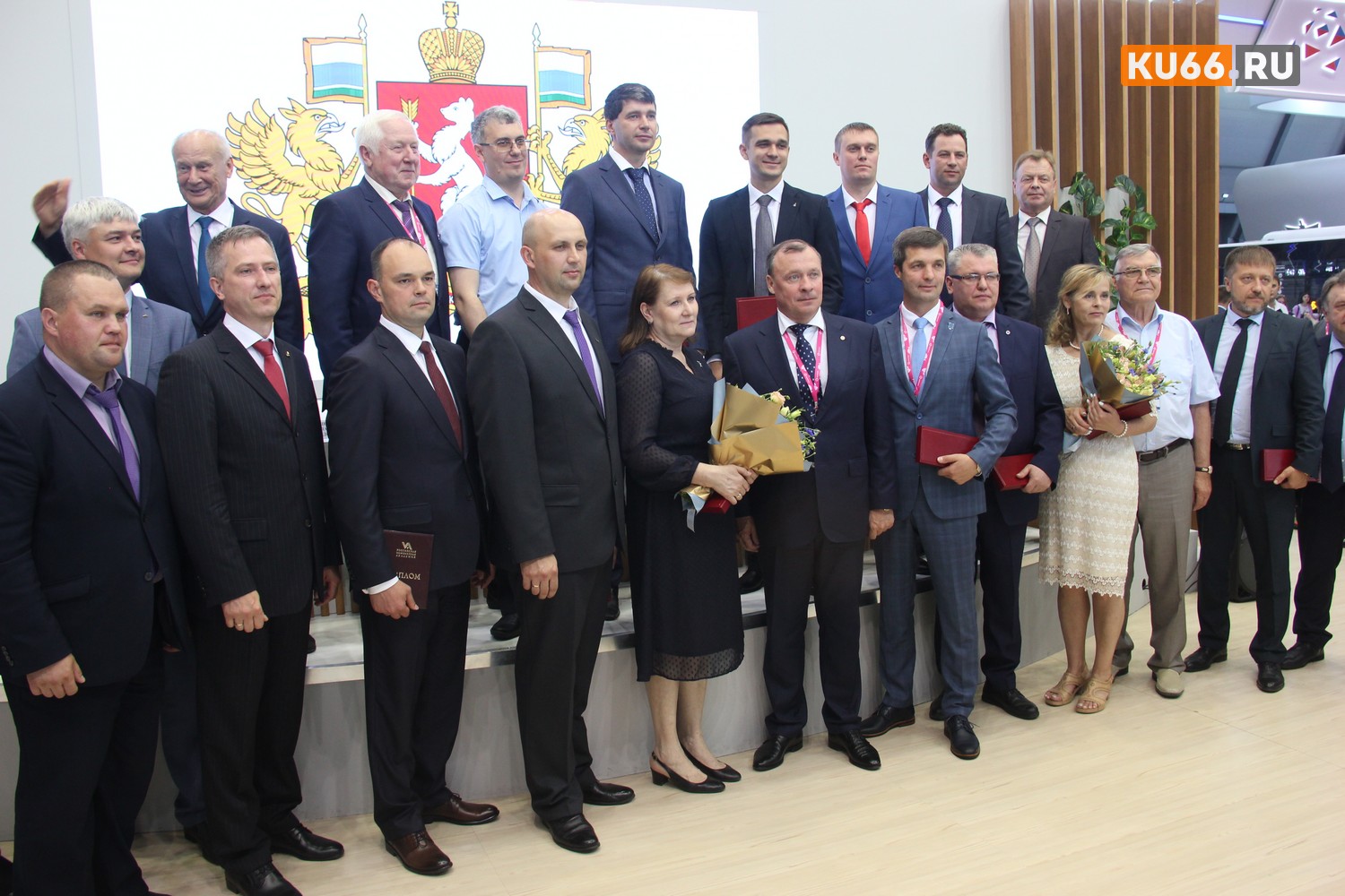 Представители СинТЗ и УПКБ «Деталь» из Каменска-Уральского стали лауреатами премии им. Черепановых-2019 — их наградили на «Иннопроме» Представители СинТЗ и УПКБ «Деталь» из Каменска-Уральского стали лауреатами премии им. Черепановых-2019 — их наградили на «Иннопроме»