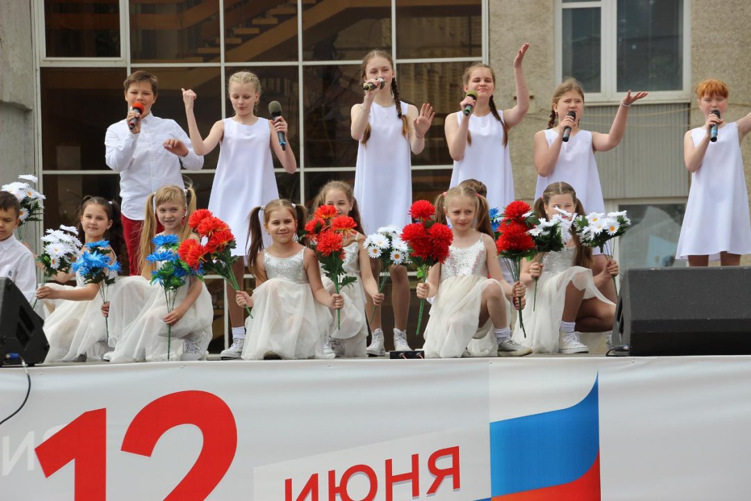 Каменцы пели о России