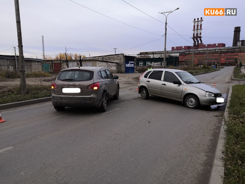 Женщина на «Калине» с двумя детьми устроила жесткое ДТП в Каменске-Уральском — въехала в попутный Ниссан. У мальчика и девочки травмы...