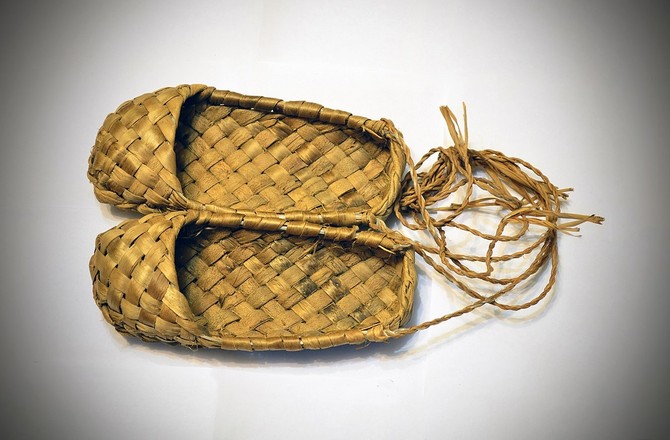 Назад в прошлое! В России набирают популярность мастер-классы по плетению лаптей