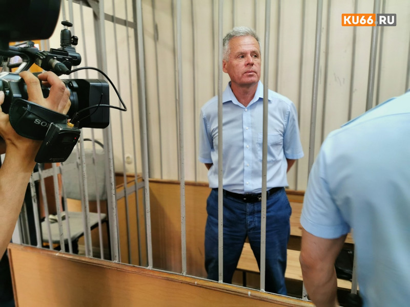 Через несколько часов областной суд рассмотрит апелляцию на жесткий приговор бывшему мэру Каменска-Уральского Михаилу Астахову