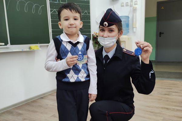 Пешеходный переход — не всегда зона безопасности! Об этом и не только сотрудники ГИБДД рассказали школьникам в начале учебного года