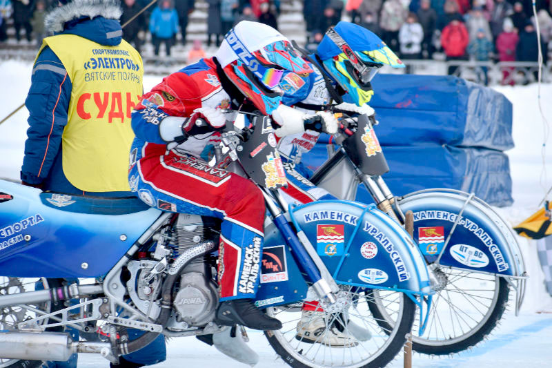 Каменский мотогонщик Василий Несытых вернулся с Кубка России из Вятских Полян с серебряной медалью. До победы не хватило совсем чуть-чуть