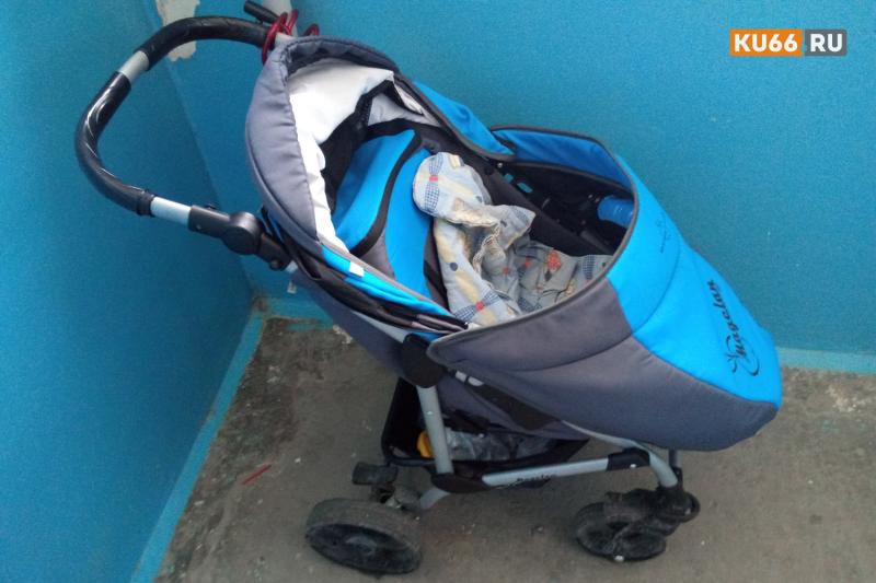 Подъезды не для колясок: жителям Каменска-Уральского грозят штрафы до 15 тысяч за хранение личных вещей вне дома  | Уральцам напомнили о штрафах за хранение колясок и велосипедов в подъездах