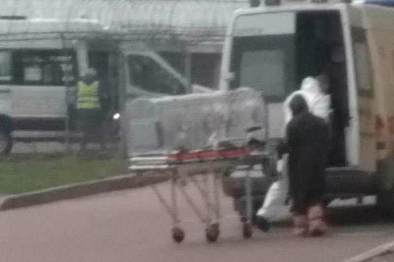 В питерском аэропорту мужчину госпитализировали с подозрением на китайский коронавирус