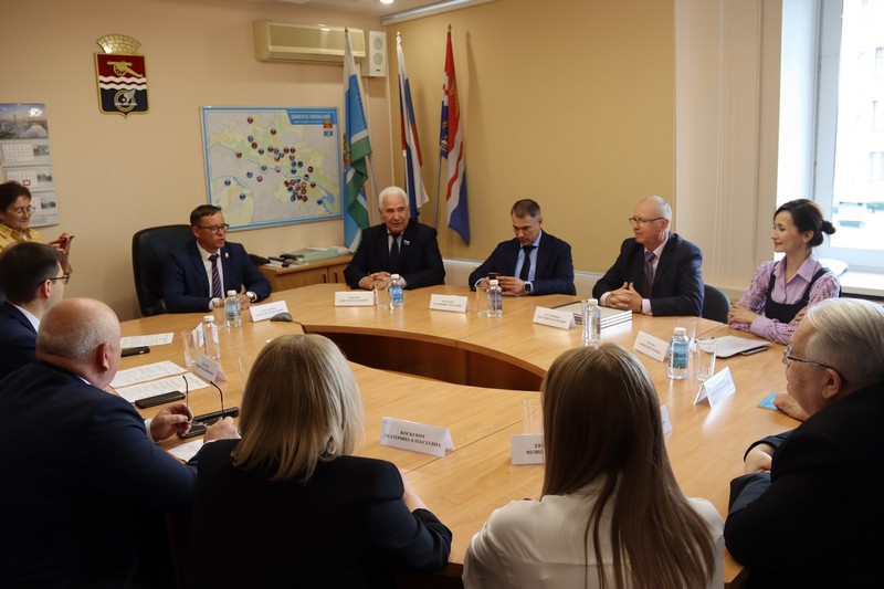 Лечат не здания, не оборудование, а врачи