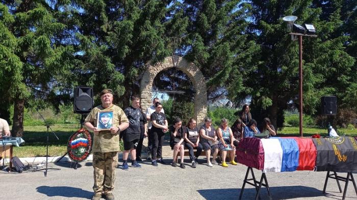 Каменск-Уральский простился с героем — Дмитрием Зверевым | Каменск-Уральский простился с Дмитрием Зверевым