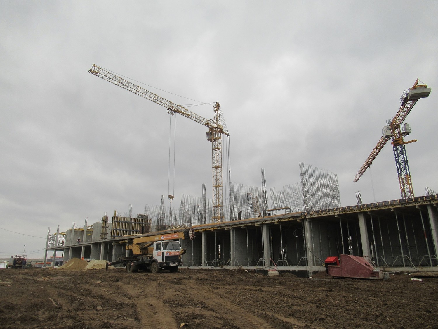 Вести со стройплощадки: в Каменске-Уральском продолжается возведение новой школы в мкрн Южном. «Внутри уже трудятся каменщики...»