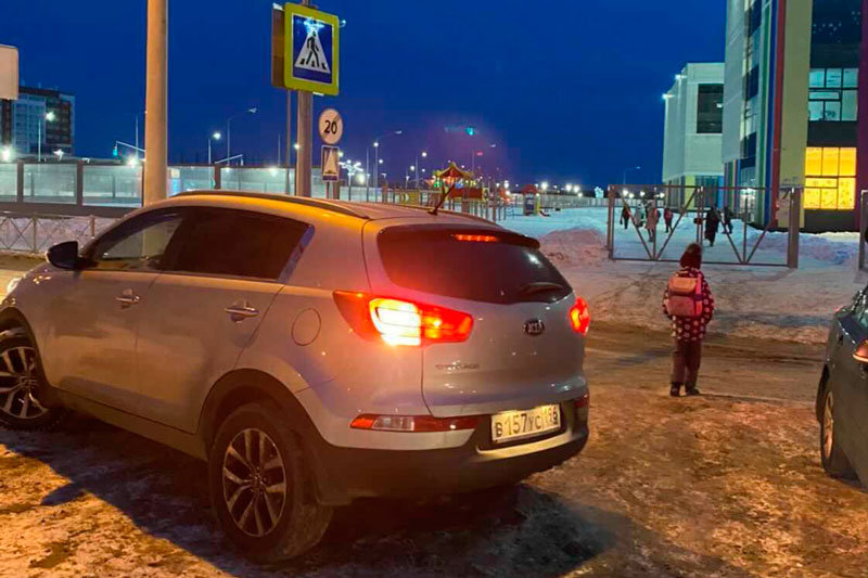 Каменцы возмущаются поведению водителей у городских школ