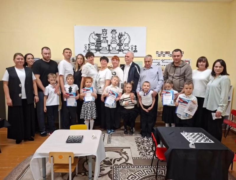 Праздник ума и семьи: в Каменске-Уральском прошёл шахматный фестиваль «Шахматный бал» | В Каменске-Уральском прошёл семейный шахматный фестиваль «Шахматный бал»