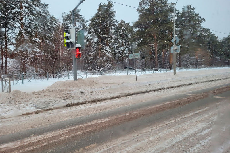 Как дорожные службы в круглосуточном режиме обслуживают улицы Каменска в период новогодних каникул, чтобы горожанам было комфортно