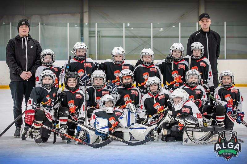 Совсем еще юные хоккеисты Каменска-Уральского вернулись с турнира в Казани, где заняли третье место, сумев «подвинуть» топовые команды