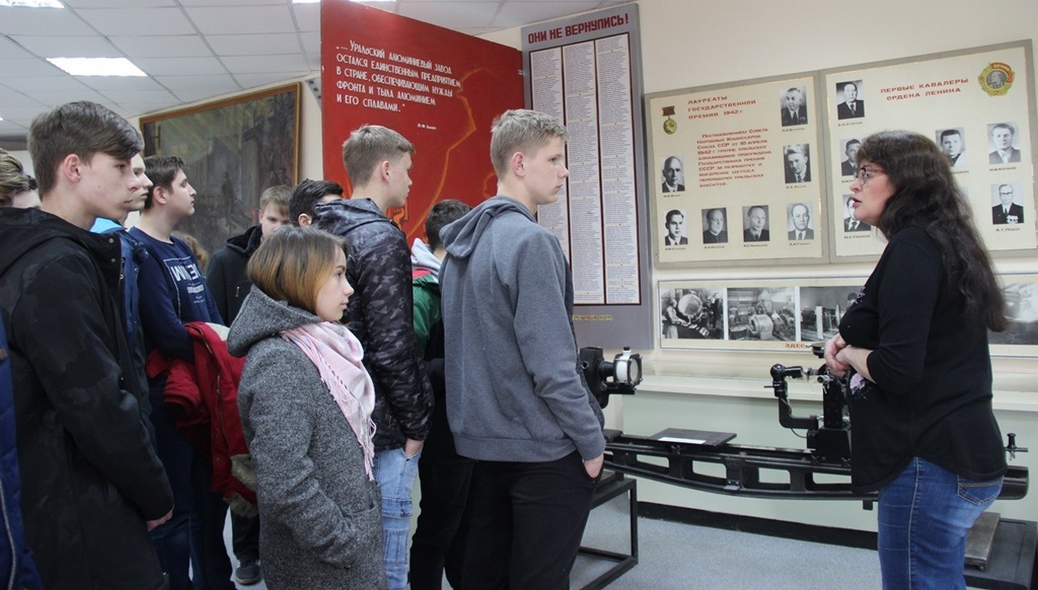 Школьникам рассказали, как завод в Каменске-Уральском в годы войны в одиночку противостоял десяткам предприятий континентальной Европы