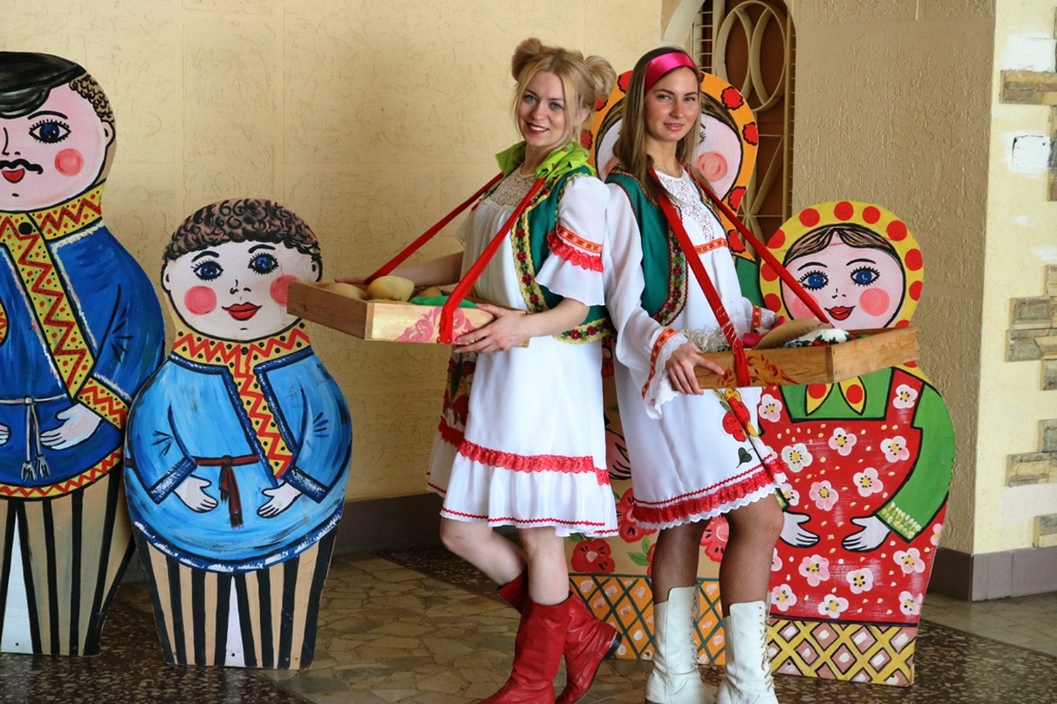 И снова Масленица: как жители Каменска-Уральского – большие и малые – на празднике в ДК «Металлург» весело зиму провожали