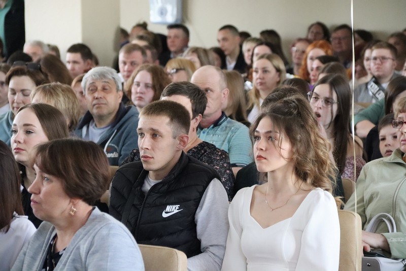 В добрый путь, в РУСАЛ | В Каменск-Уральском политехническом колледже прозвенел последний звонок