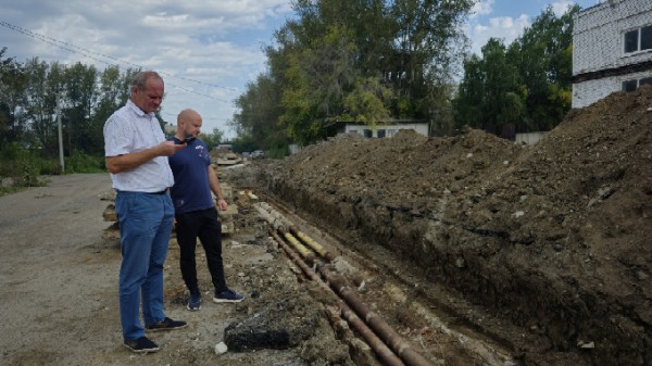 «До 5 сентября без горячей воды»: в Каменске-Уральском меняют трубы перед отопительным сезоном | В поселке Чкалова отключат горячую воду на 10 дней из-за капремонта теплотрассы