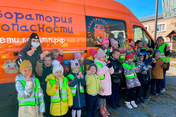 Стабилизировать рост детского дорожно-транспортного травматизма. В Каменск в четверг из Верхней Пышмы приезжала «Лаборатория безопасности»