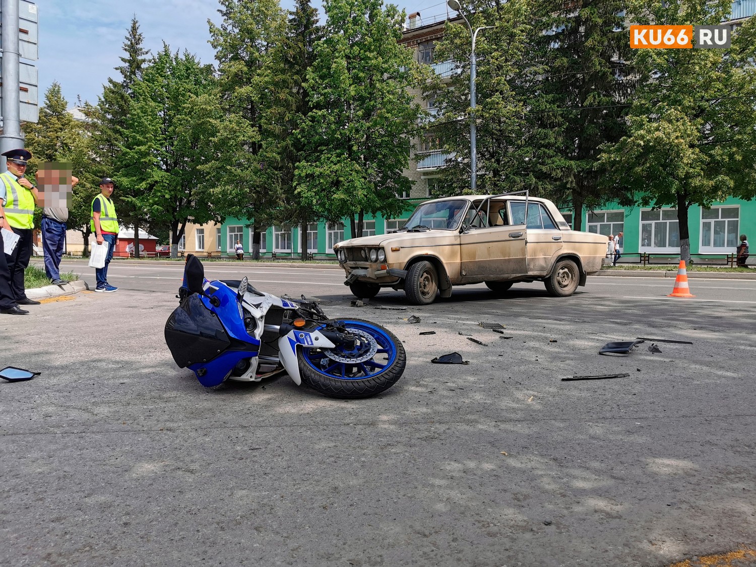 Водитель на старенькой «шестерке» не пропустил мотоцикл Рейсер на пр.Победы в Каменске-Уральском, «отправив» байкера и пассажирку в больницу Водитель на старенькой «шестерке» не пропустил мотоцикл Рейсер на пр.Победы в Каменске-Уральском, «отправив» байкера и пассажирку в больницу