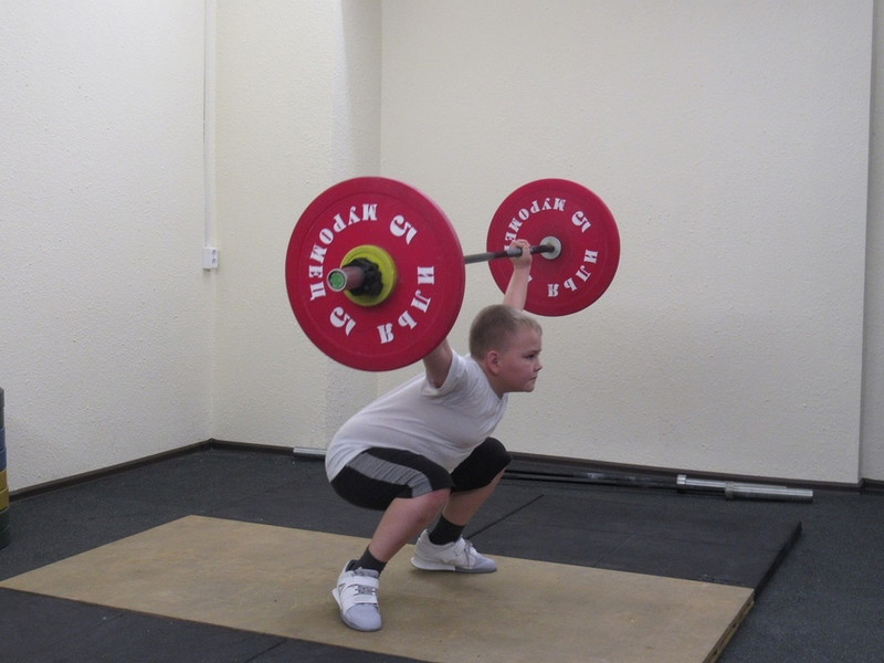 На деньги из городского бюджета в Каменске-Уральском отремонтирован дворовый клуб для тяжелоатлетов в здании бывшей молочной кухни