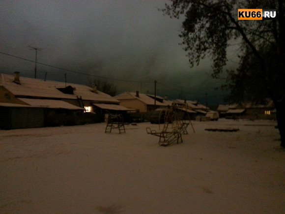 Новая порция «темных» историй от жителей Каменска-Уральского: на освещение пожаловались жители трех улиц в Синарском районе. ФОТО