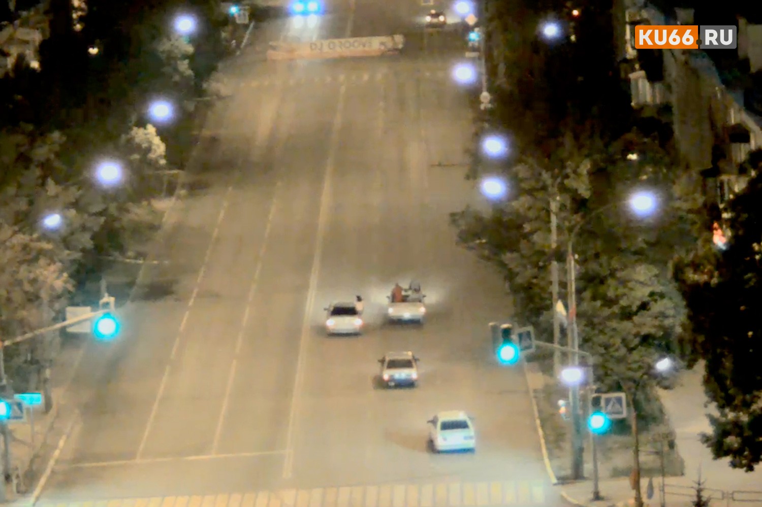 «Волга» без крыши привлекла внимание сотрудников полиции на ул. Алюминиевая в Каменске-Уральском - каталась компания молодежи