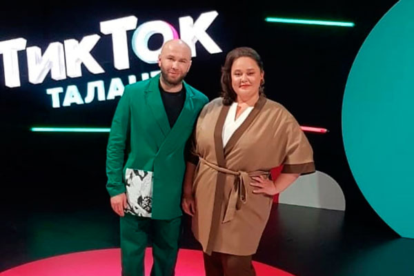Блогерша Инна Судакова из Каменска-Уральского стала членом жюри шоу «Тик Ток Талант» на телеканале «Пятница» вместе с Гузеевой и Биланом