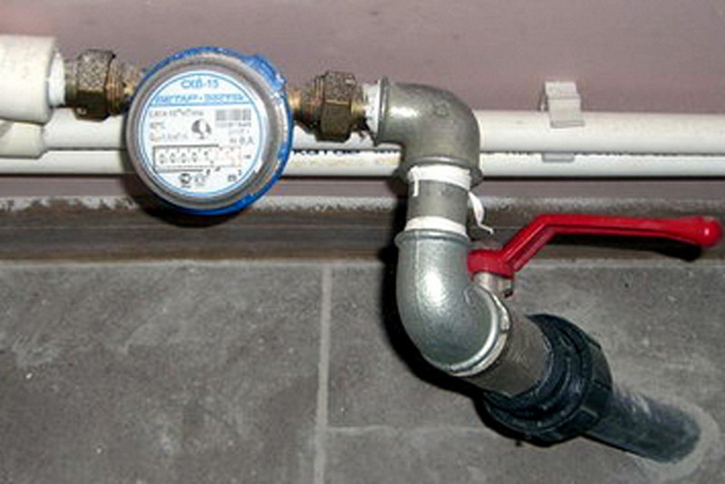 В Синарском районе каменцы возмущены, что из горячих кранов бежит чуть теплая вода — и это после двух недель отключения. В чем там дело?