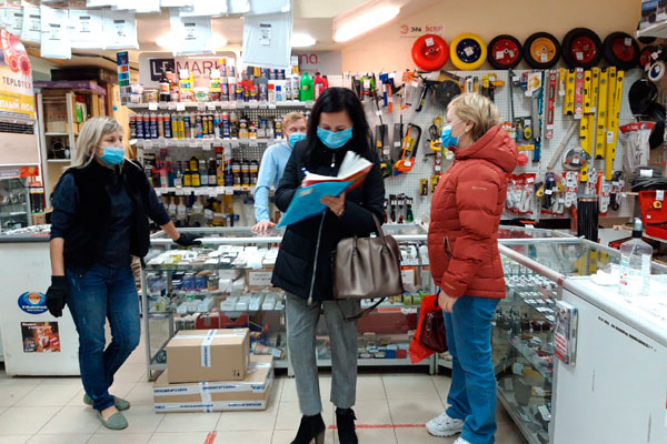 В Каменске-Уральском нашли закусочную, где пока куча нарушений противоэпидемического режима. А магазины и ТЦ все требования соблюдают