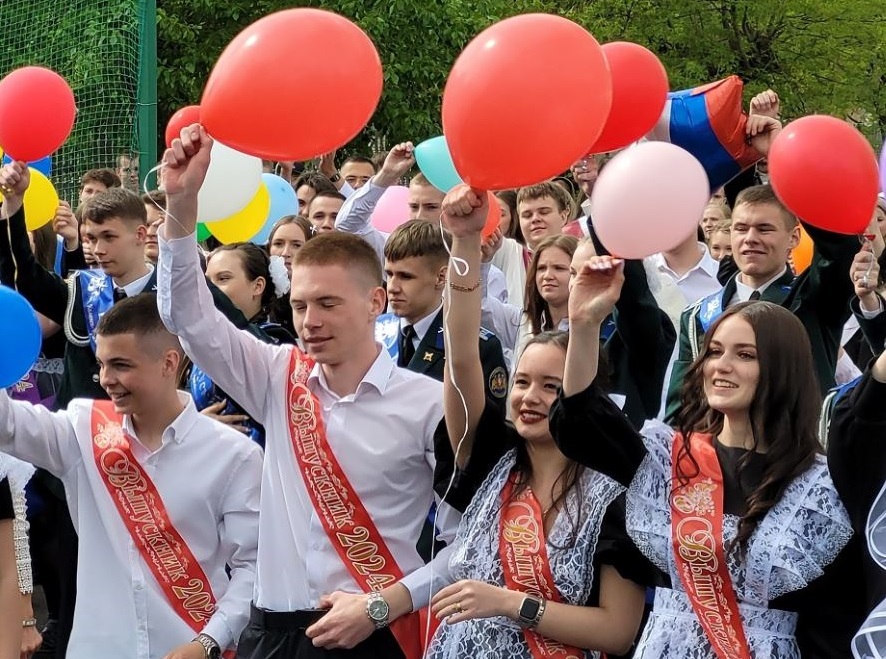 В Каменске-Уральском состоялся последний звонок | В уральском городе состоялся последний звонок