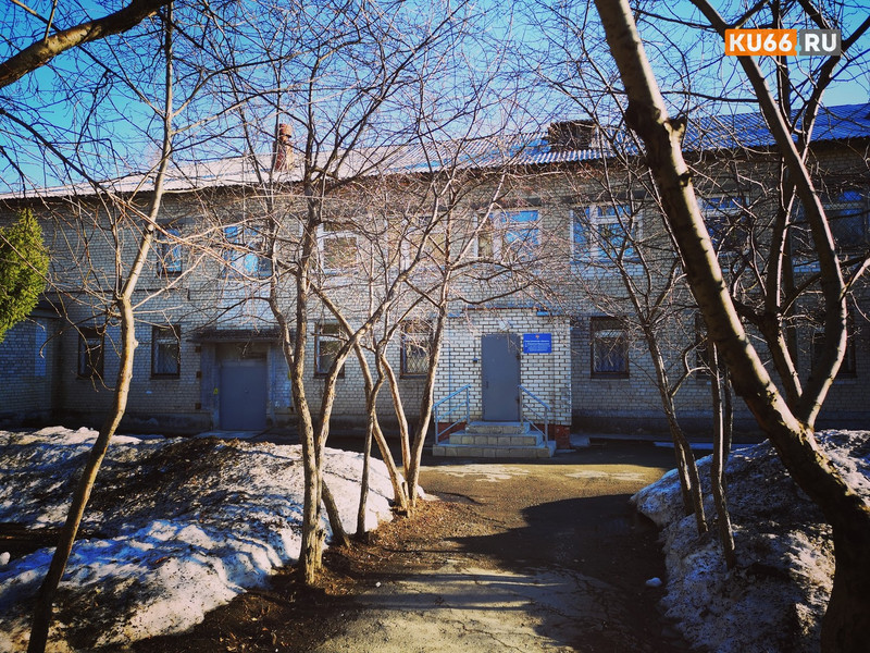 Тупиковая ситуация: в майские праздники почти все предприятия и заводы в Каменске-Уральском работают, а садики и школы нет. Родители в шоке