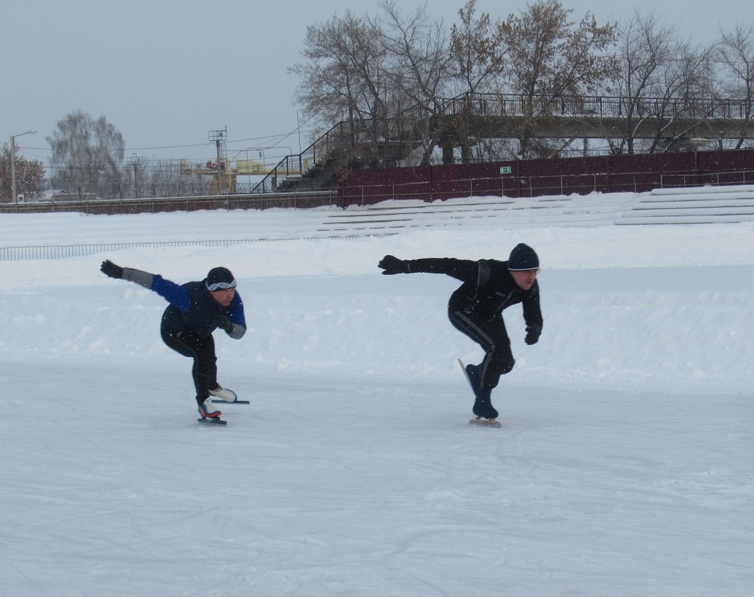 Триста жителей Каменска-Уральского в субботу встали на коньки, присоединившись ко Всероссийской акции. И узнали кое-что об истории города...