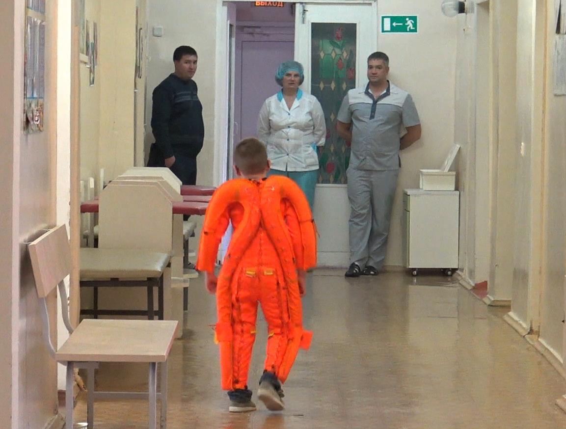 Медицинские технологии — в детской больнице Каменска-Уральского для лечения малышей с ДЦП и параличами, а еще - «костюмы космонавтов»