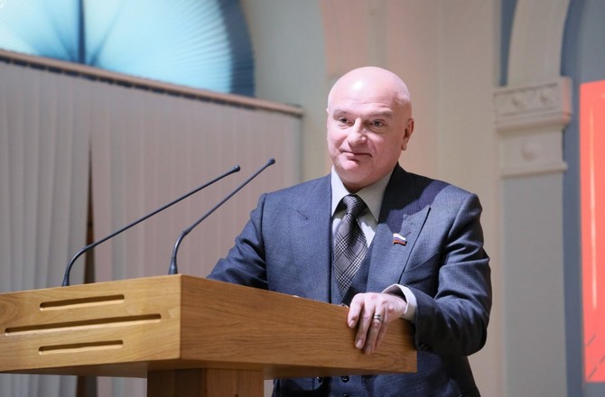 Сенатор Клишас призвал разобраться с «облавами» на призывников у метро