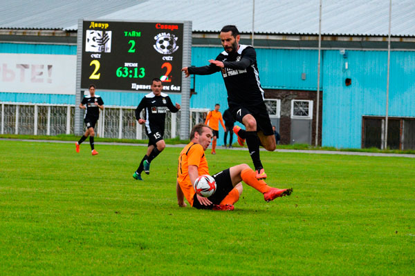 Каменская команда «Синара» сыграла с «Динуром» вничью со счётом 2-2