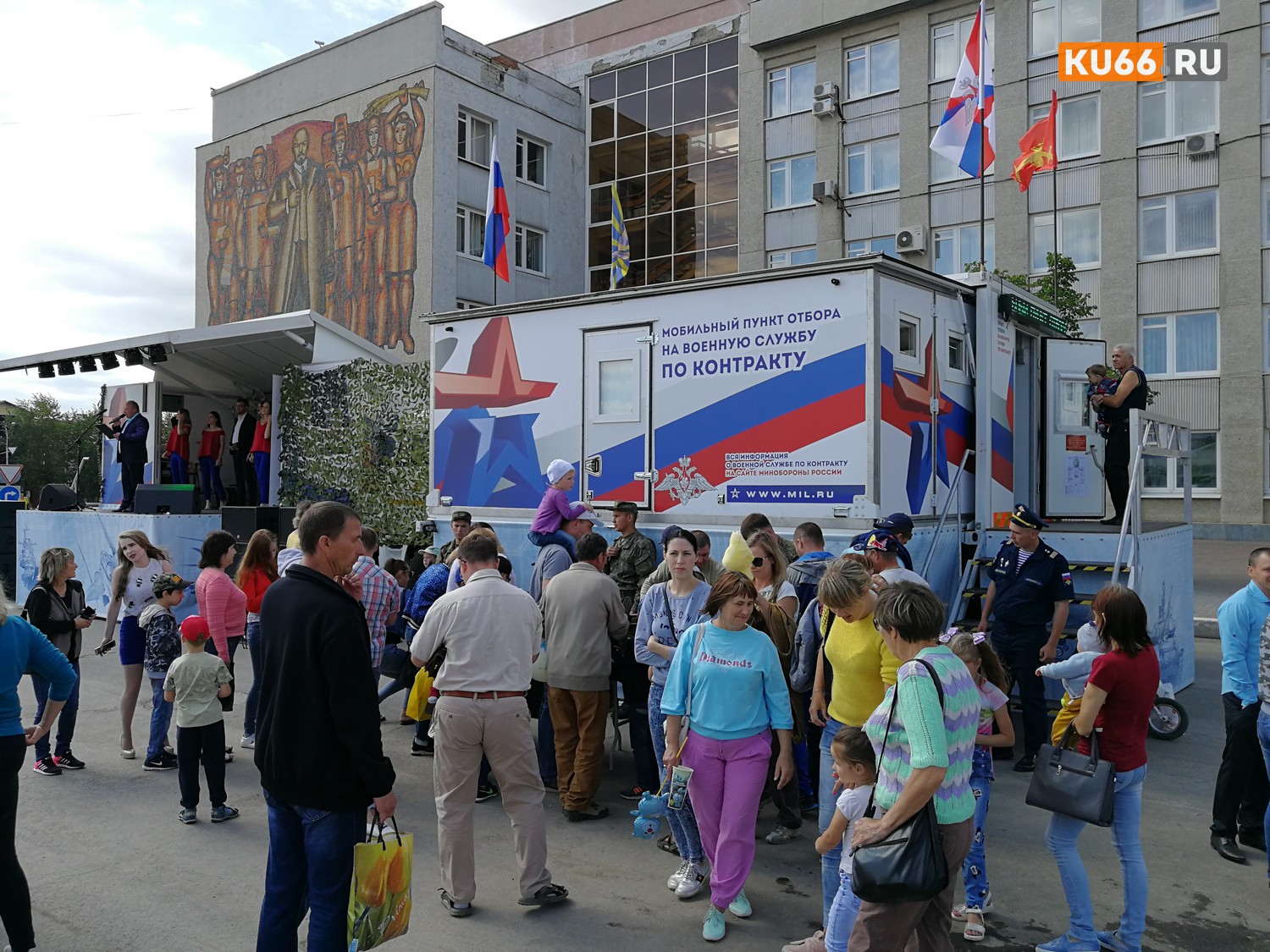 Во время Дня ВВС в Каменске-Уральском «завербовали» больше сотни контрактников для службы в местной войсковой части Во время Дня ВВС в Каменске-Уральском «завербовали» больше сотни контрактников для службы в местной войсковой части