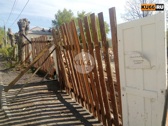 Здания бывшего детского сада снесли в Каменске-Уральском — территорию начали готовить к 2019 году, к строительству школы. ФОТО