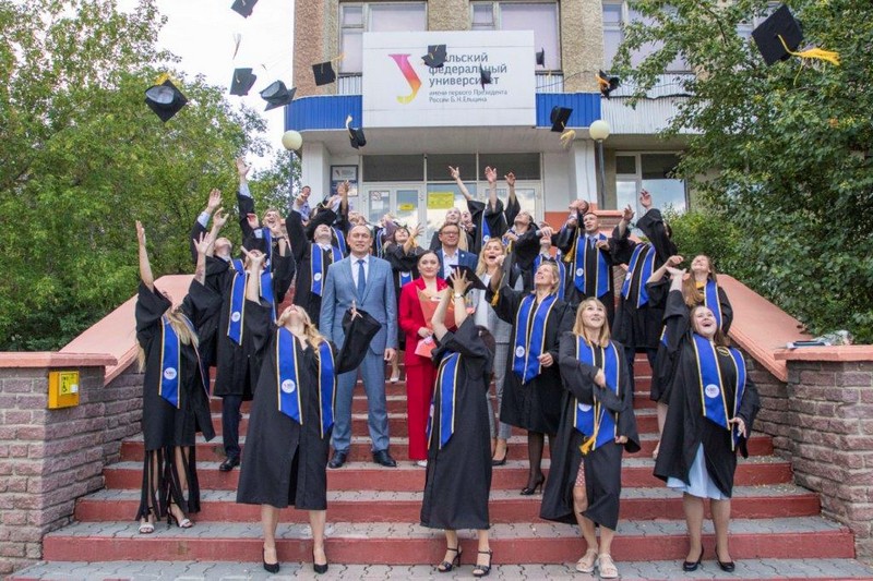 14 синарских трубников успешно окончили филиал УрФУ в Каменске-Уральском