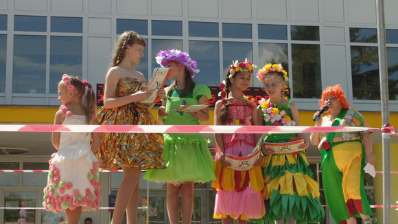 Фестиваль воздушных змеев, настоящее оружие и литературный пикник… По-семейному уютные гуляния прошли в Каменске-Уральском