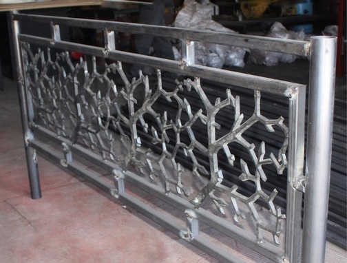 У арестантов в колонии Каменска-Уральского появилась возможность подзаработать — здесь заказали металлические секции на 400 тыс. руб.