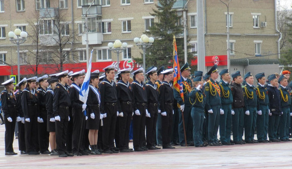 Генеральная репетиция Парада Победы в Каменске-Уральском прошла при жуткой погоде. Всеобщее внимание привлекла легендарная «полуторка». ФОТО