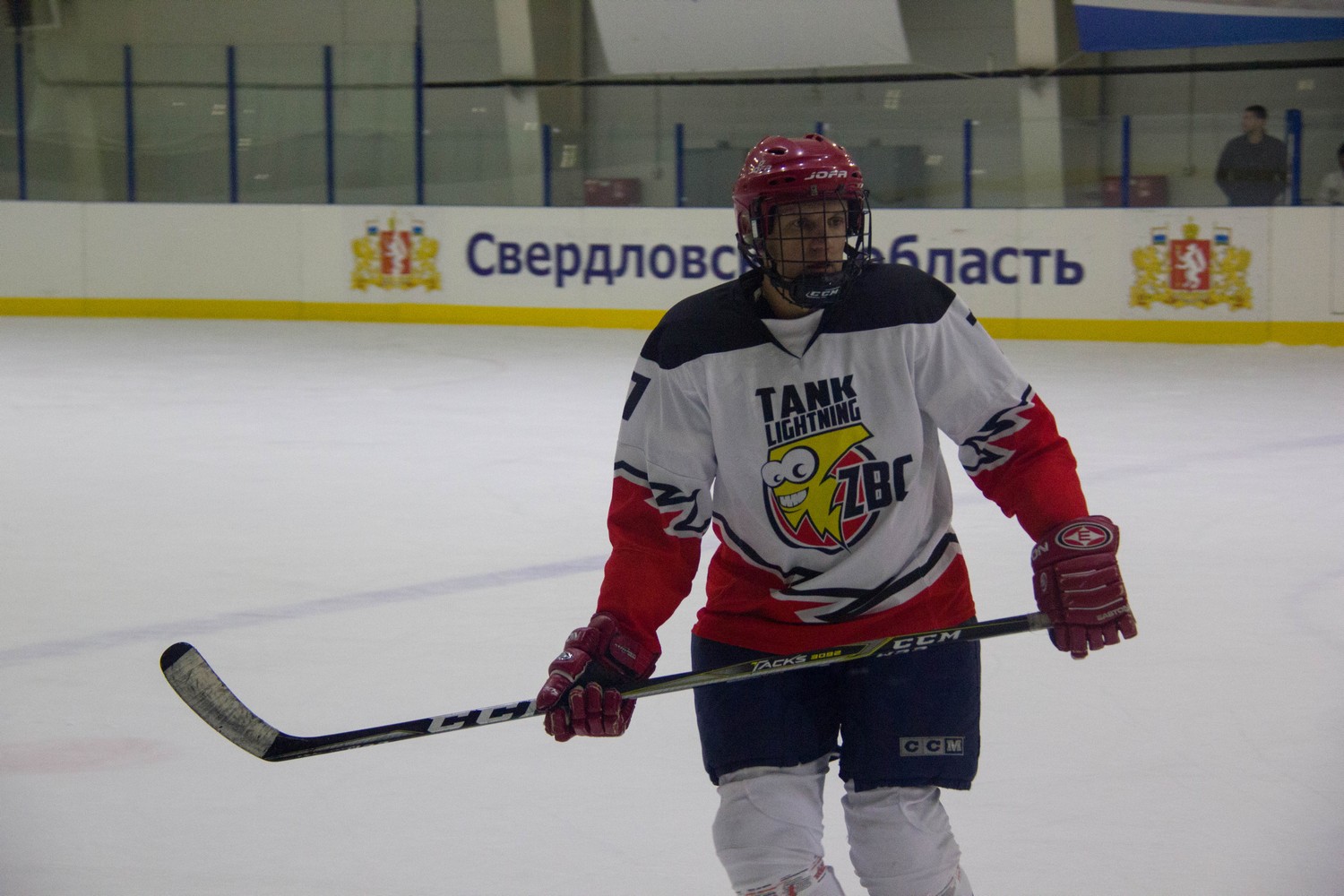 Сражение не прекращалось ни на минуту: на ледовой арене в Каменске-Уральском прошла необычная битва. Трибуны сотрясались от поддержки!