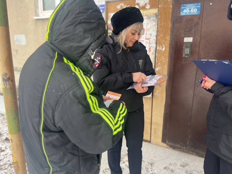 В Каменске-Уральском полиция проводит рейд для защиты пожилых граждан от мошенников | Рейд по защите пожилых граждан от мошенников стартовал в Каменске-Уральском