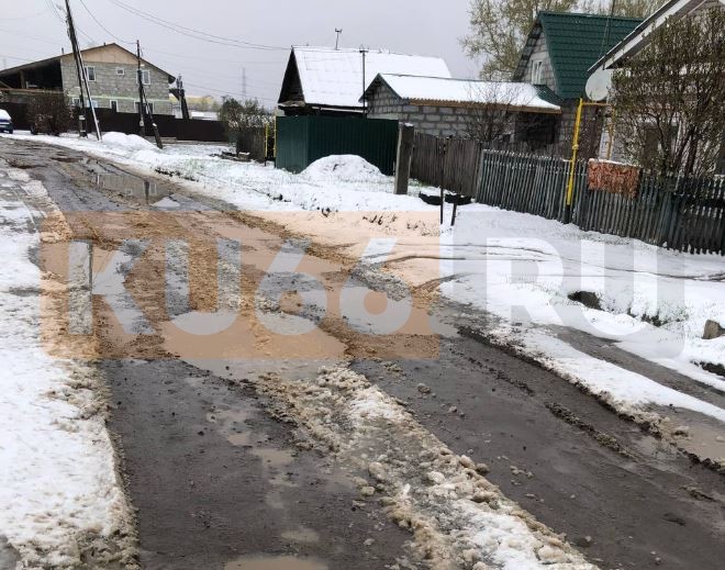 "Утопаем в воде и глине": Жители Каменска-Уральского пожаловались на проблемные дороги | Жители Урала пожаловались на проблемные дороги