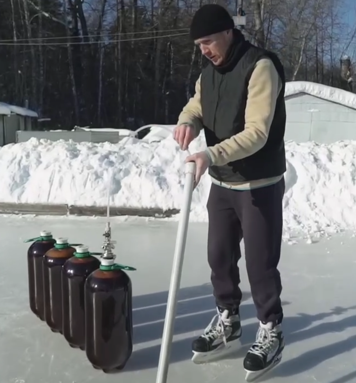 На Урале пивоварня сделала первый в мире пивной каток. Видео На Урале пивоварня сделала первый в мире пивной каток. Видео