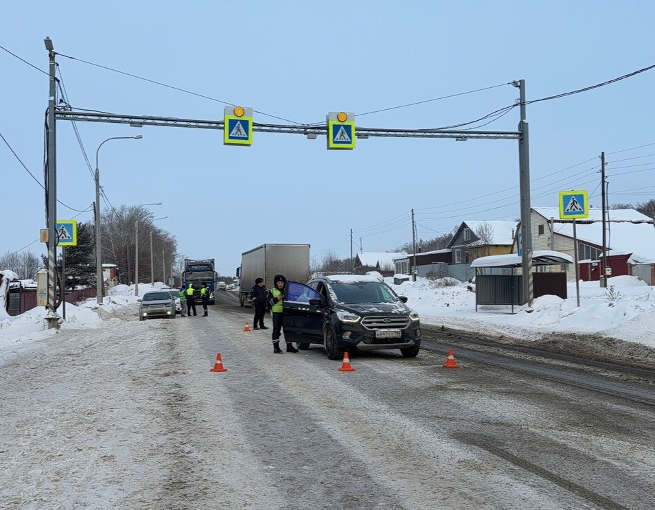 «Неожиданно вышла на дорогу»: в Каменске-Уральском сбили 17-летнюю  | В Каменске-Уральском 17-летняя девушка пострадала в ДТП на пешеходном переходе