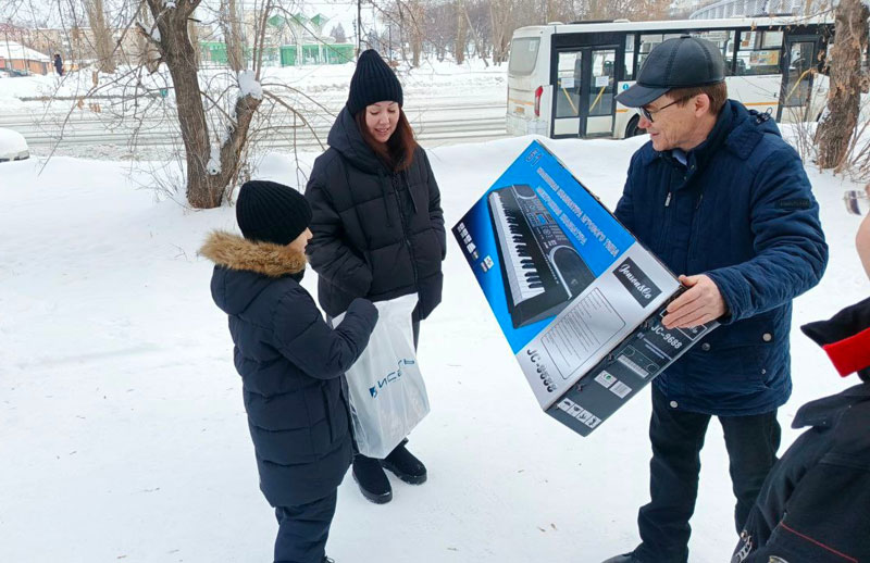 В Каменске-Уральском исполнилась мечта восьмилетнего участника «Ёлки желаний» | Мечту восьмилетнего мальчика исполнили в рамках «Ёлки желаний»